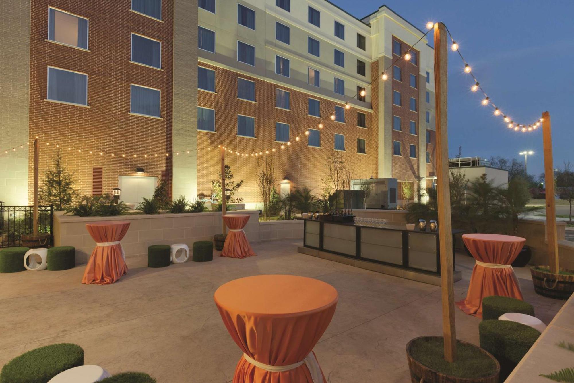 Embassy Suites Oklahoma City Downtown/Medical Center Exteriör bild